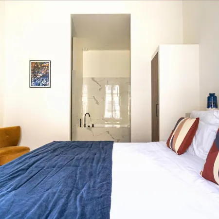 Elegant Saint Apartment