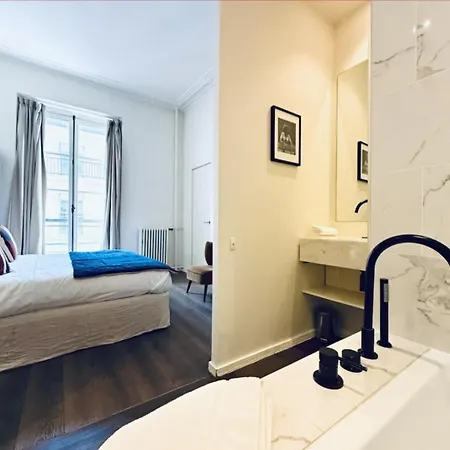 Elegant Saint Apartment